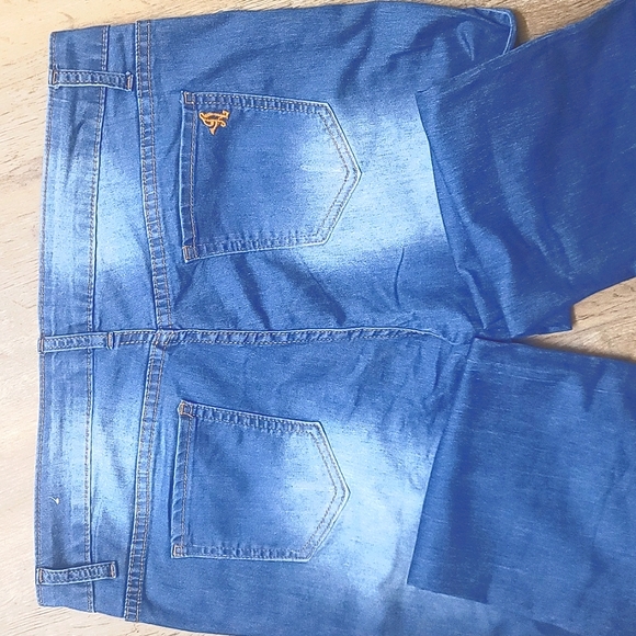 Blue Jeans - Picture 3 of 4